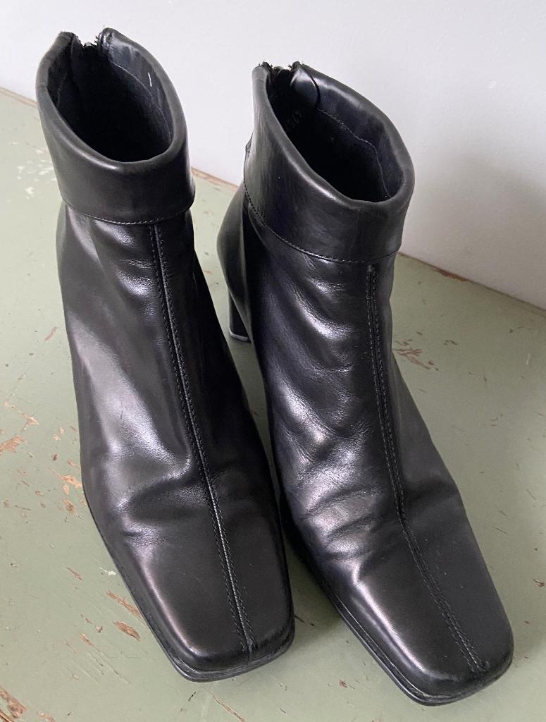 Zwarte lederen damesschoenen maat 39, Kleding | Dames, Schoenen, Zwart, Lage of Enkellaarzen, Ophalen of Verzenden, Zo goed als nieuw