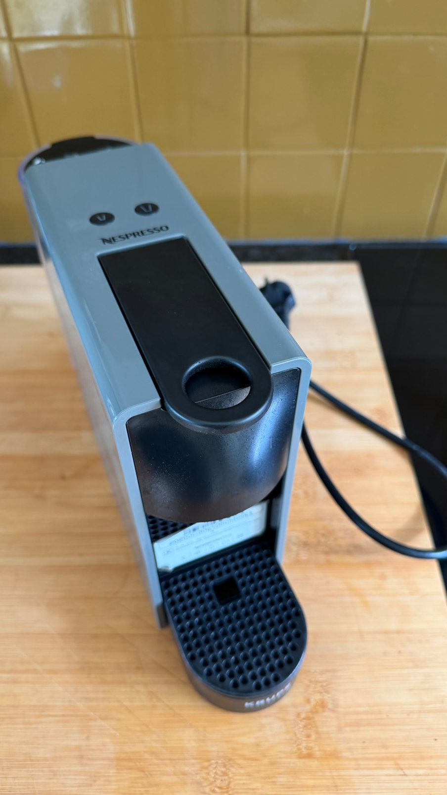 Nespresso essenza mini, Ophalen, Zo goed als nieuw, Koffiemachine, Koffiepads en cups