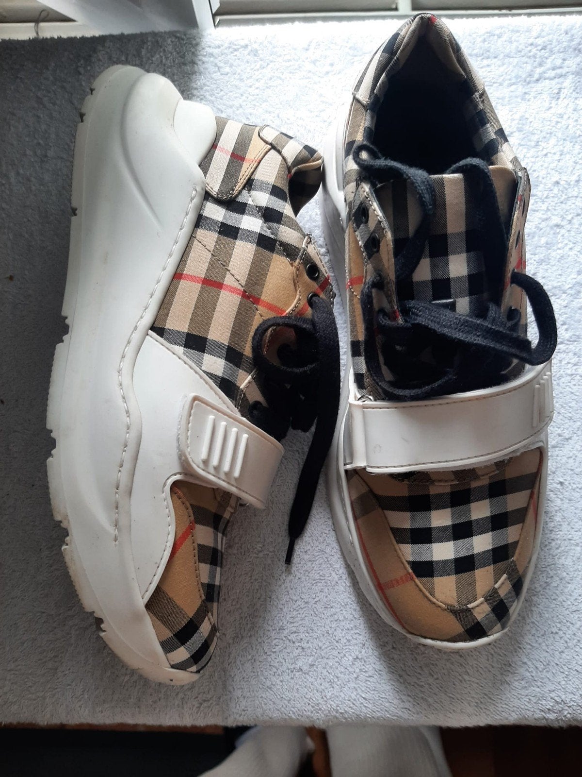Burberry schoenen maat 39 zgan, Beige, Ophalen of Verzenden, Burberry, Sneakers of Gympen