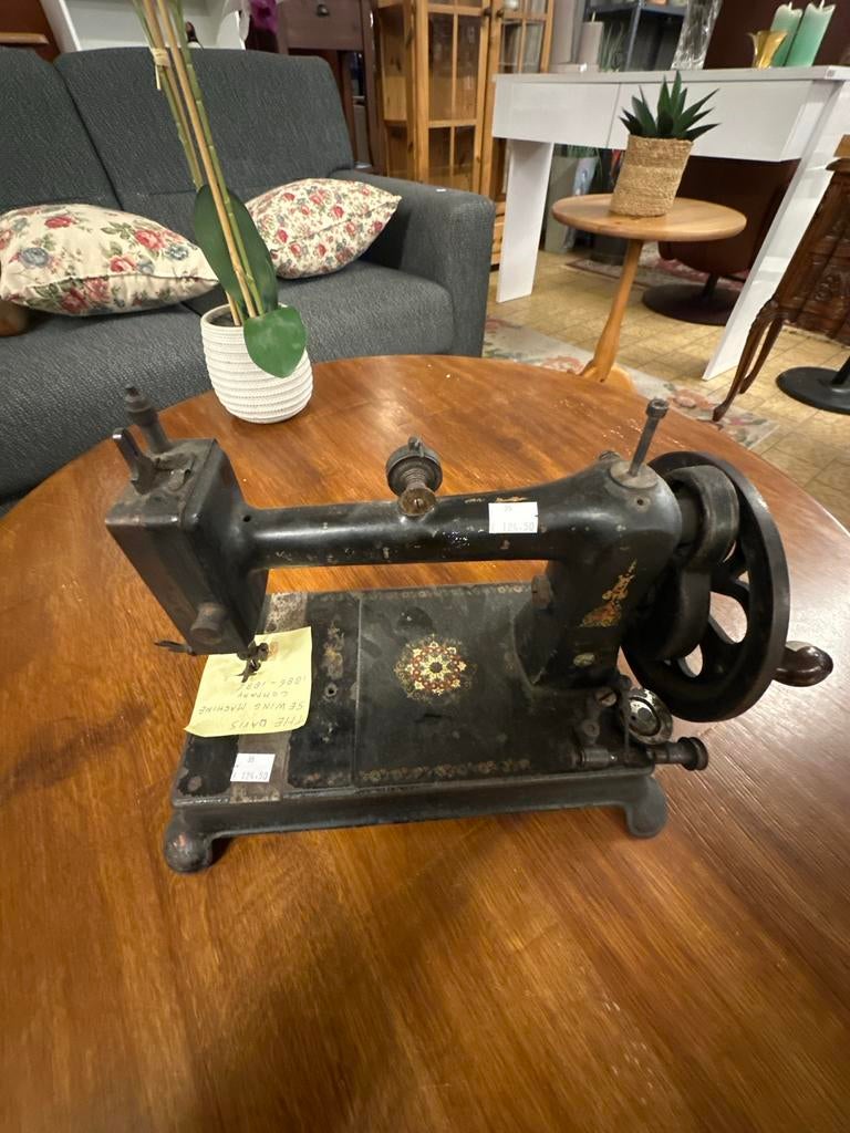 Antieke naaimachine The Davis Sewing Machine Company, Ophalen