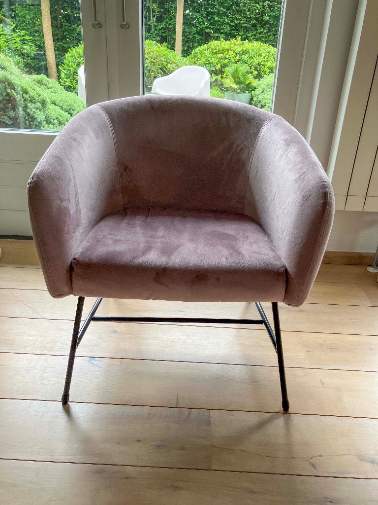 compacte oud roze fauteuil met zwart metalen onderstel, Huis en Inrichting, Fauteuils, Ophalen, Gebruikt, Minder dan 75 cm, Stof