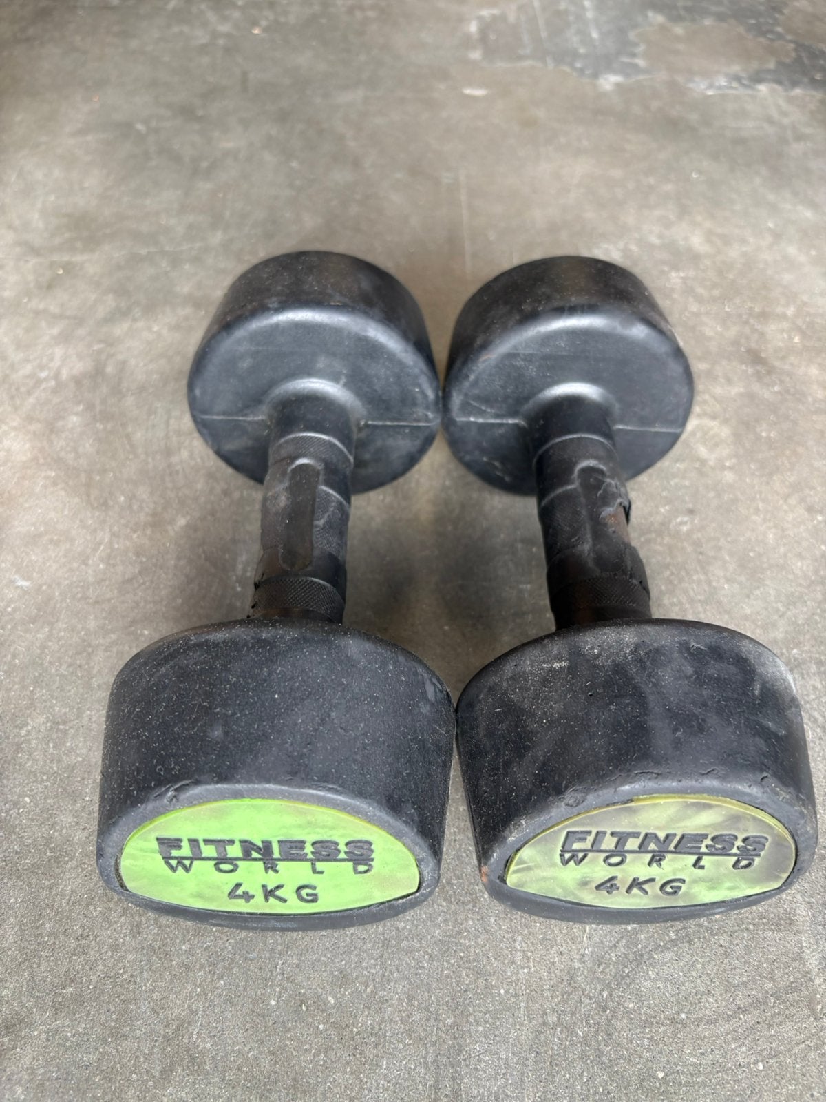 2 x 4 kg rubberen  dumbbell dumbbells gewichten, Gebruikt, Dumbbells, 2 x 4 kg, Ophalen of Verzenden