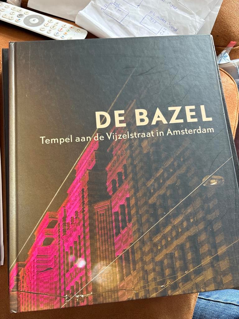 DE BAZEL Tempel aan de Vijzelstraat in Amsterdam, Ophalen of Verzenden, Gelezen, Architectuur algemeen