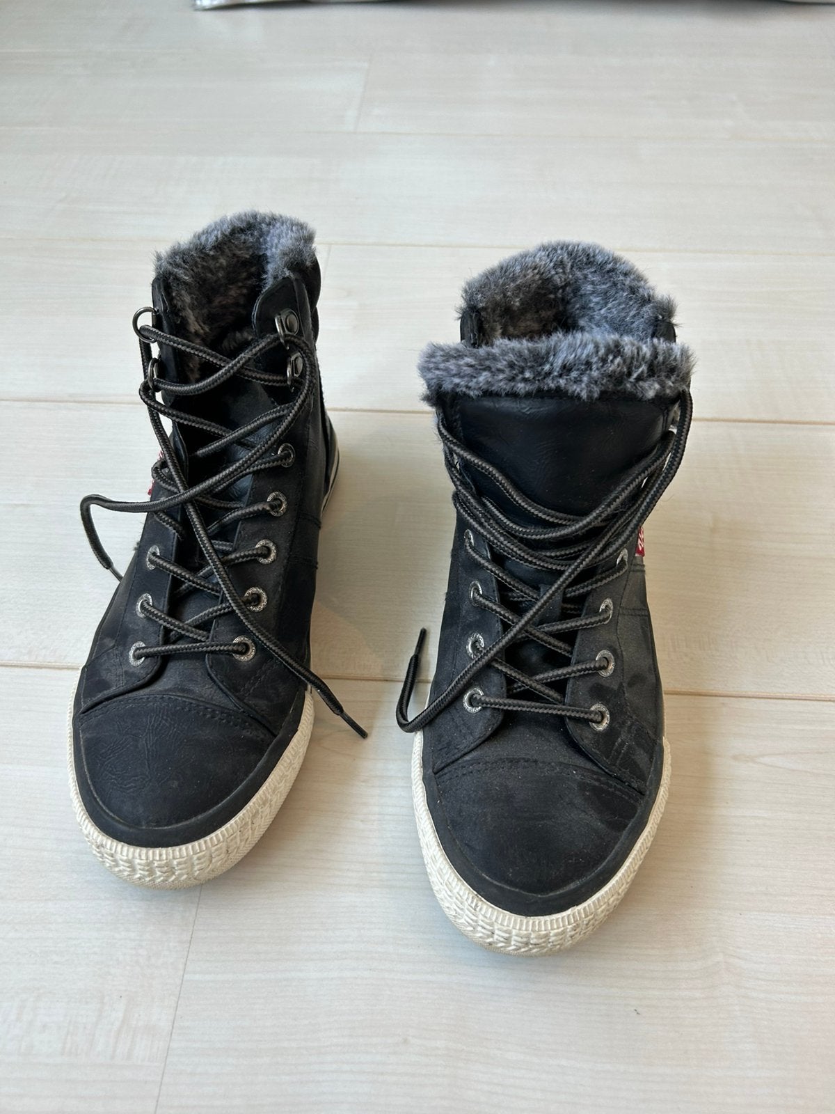 Gevoerde zwarte gympen maat 39, Zwart, Ophalen of Verzenden, Sneakers of Gympen, Zo goed als nieuw