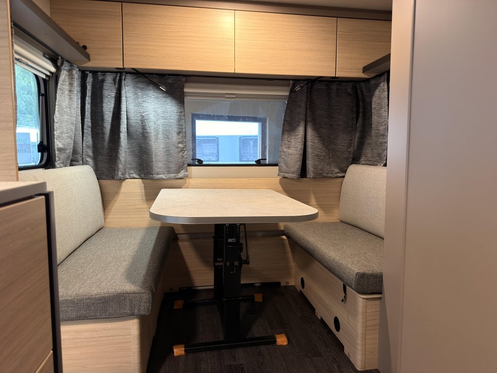 Weinsberg CaraLife 470 EU, enkele bedden. vol elektrisch., Caravans en Kamperen, Overige merken, Serviceluik, Bedrijf, Treinzit