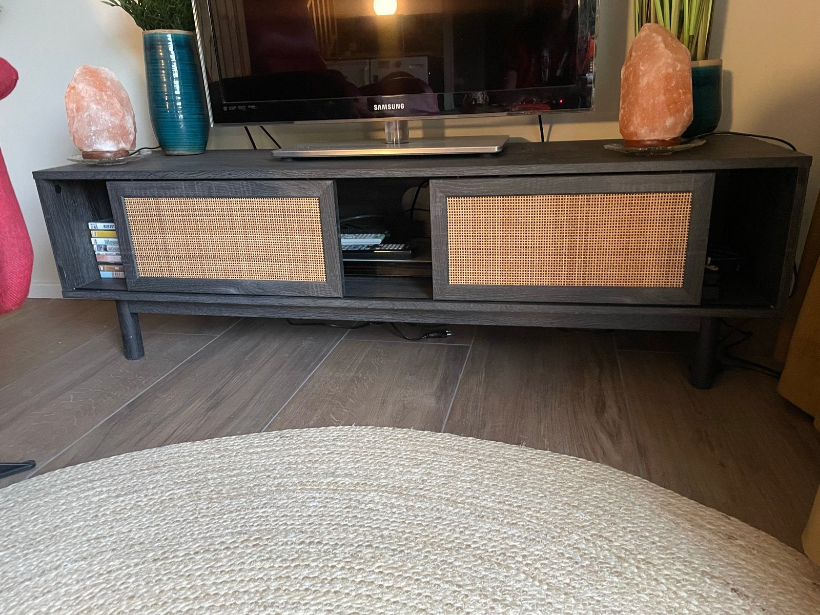 Stijlvol TV-meubel met rotan deuren, Ophalen, 100 tot 150 cm, Zo goed als nieuw, Minder dan 100 cm