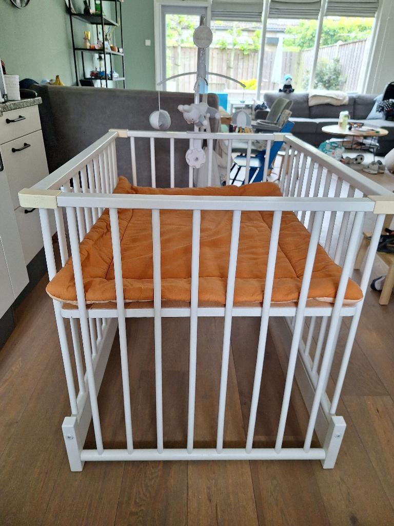 Babybox met kleed en mobiel, Kinderen en Baby's, Boxen, Ophalen, Gebruikt, Rechthoekig, In hoogte verstelbaar