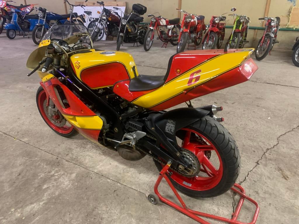 Suzuki RGV250 Gamma Race Uitvoering in Pista circuit kleuren, Info@suzuki.jp, Japan, Suzuki rg250 gamma, Bedrijf