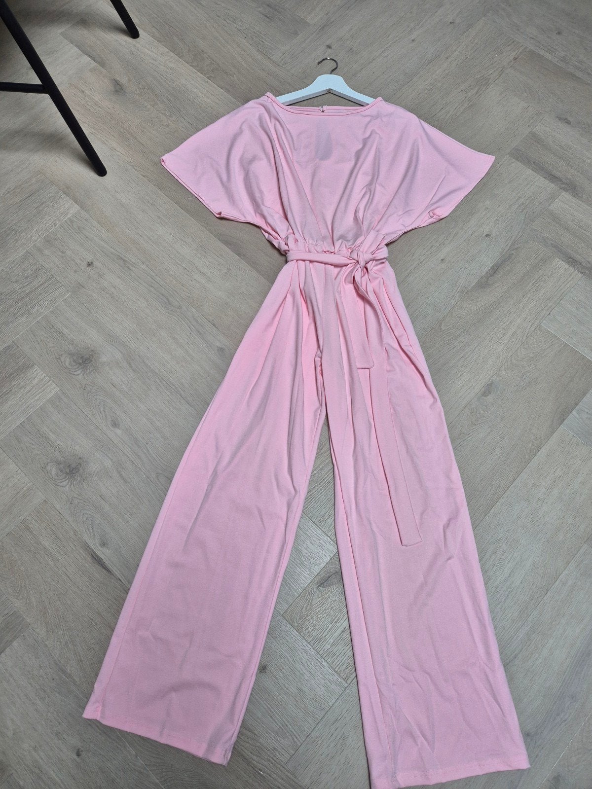 Roze jumpsuit met strikceintuur, Maat 38/40 (M), Nieuw, Ophalen of Verzenden, Onbekend