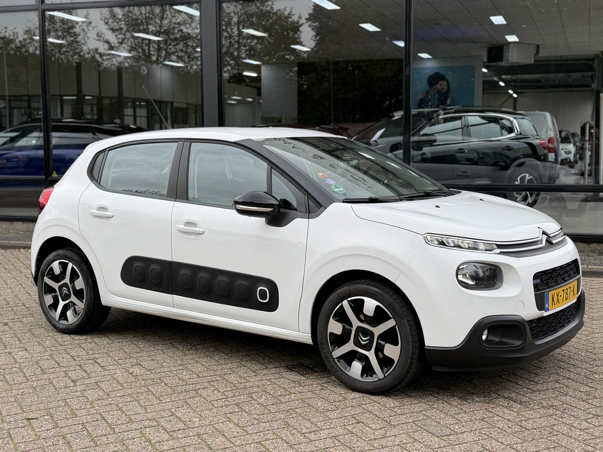 Citroën C3 82pk FEEL Navigatie | Carplay | Cruise Controle, Voorwielaandrijving, 450 kg, Euro 6, 1199 cc