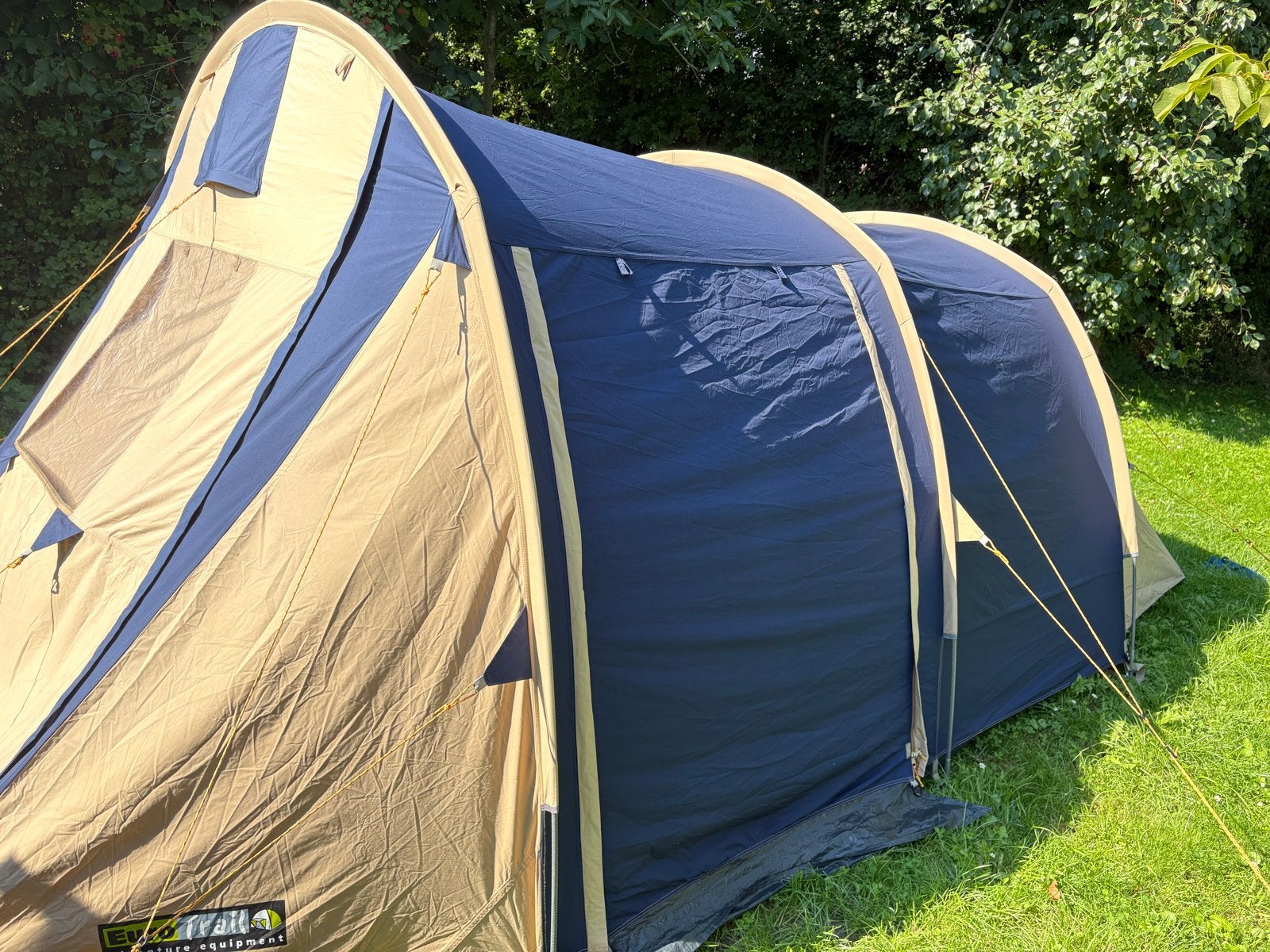 Ruime Eurotrail Idaho tunneltent - Ideaal voor 2 personen!, Caravans en Kamperen, Tenten, Ophalen, Gebruikt, Tot en met 3