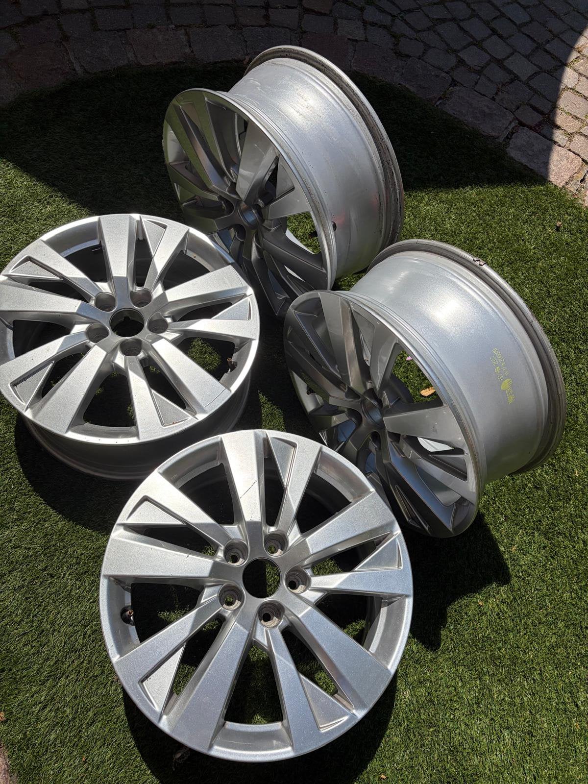 Peugeot lichtmetale velgen - 17inch, Auto-onderdelen, Banden en Velgen, Ophalen, Gebruikt, Velg(en), 17 inch