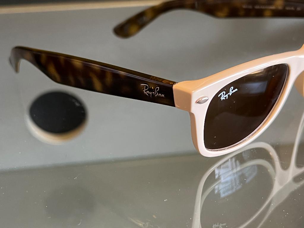 Ray-Ban RB2132 New Wayfarer Cream Brown, Gebruikt, Zonnebril, Bruin, Ophalen of Verzenden