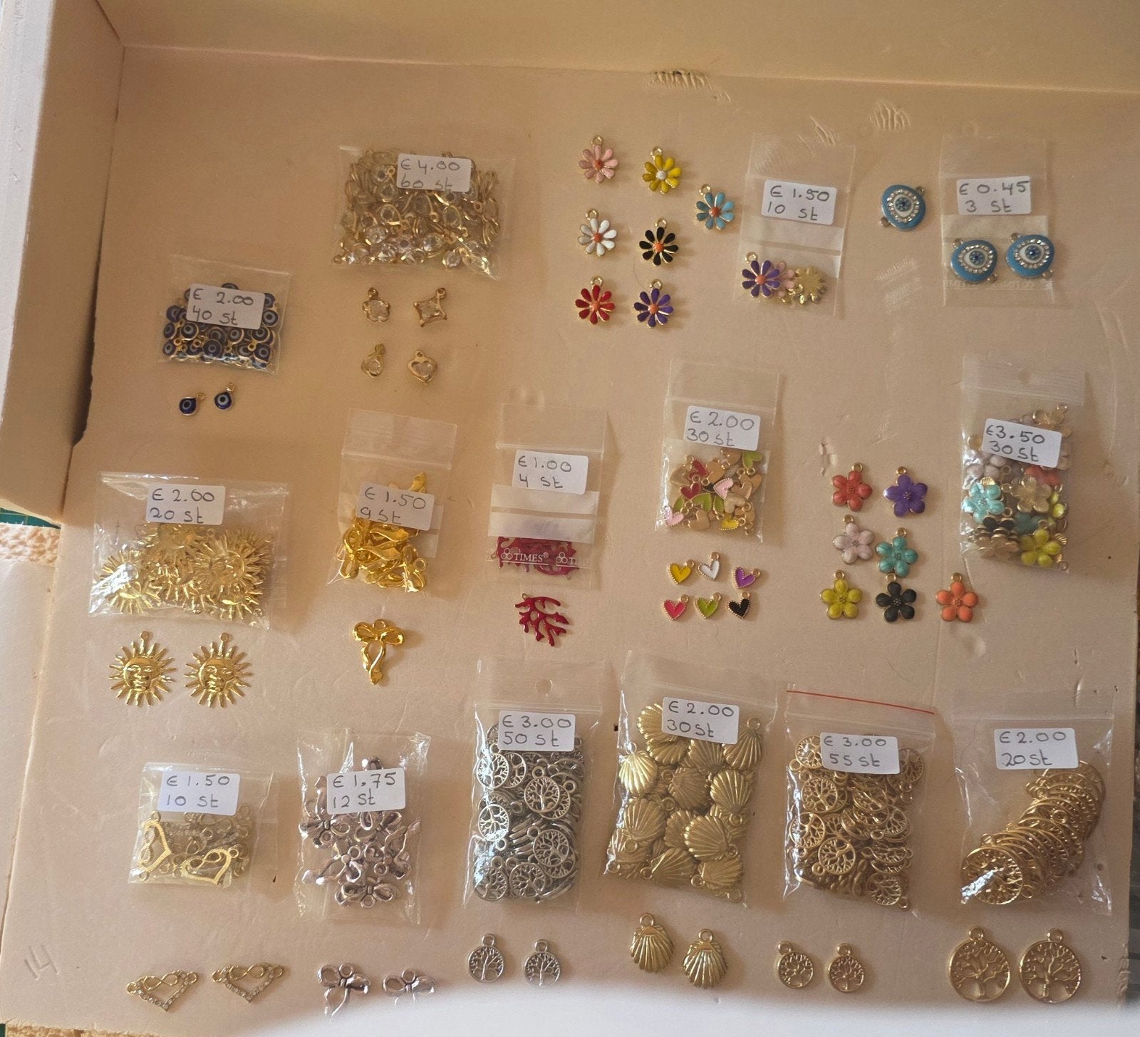 Grote partij bedeltjes voor sieraden (bloemetjes, zonnen, le, Verzenden, Nieuw