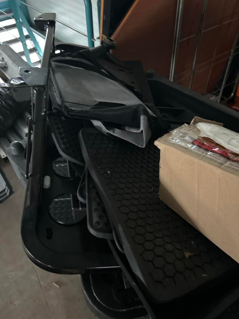 Land Rover 90 (2021) Achterbank & Materialen Zwart Leder, Ophalen, Gebruikt, Land Rover