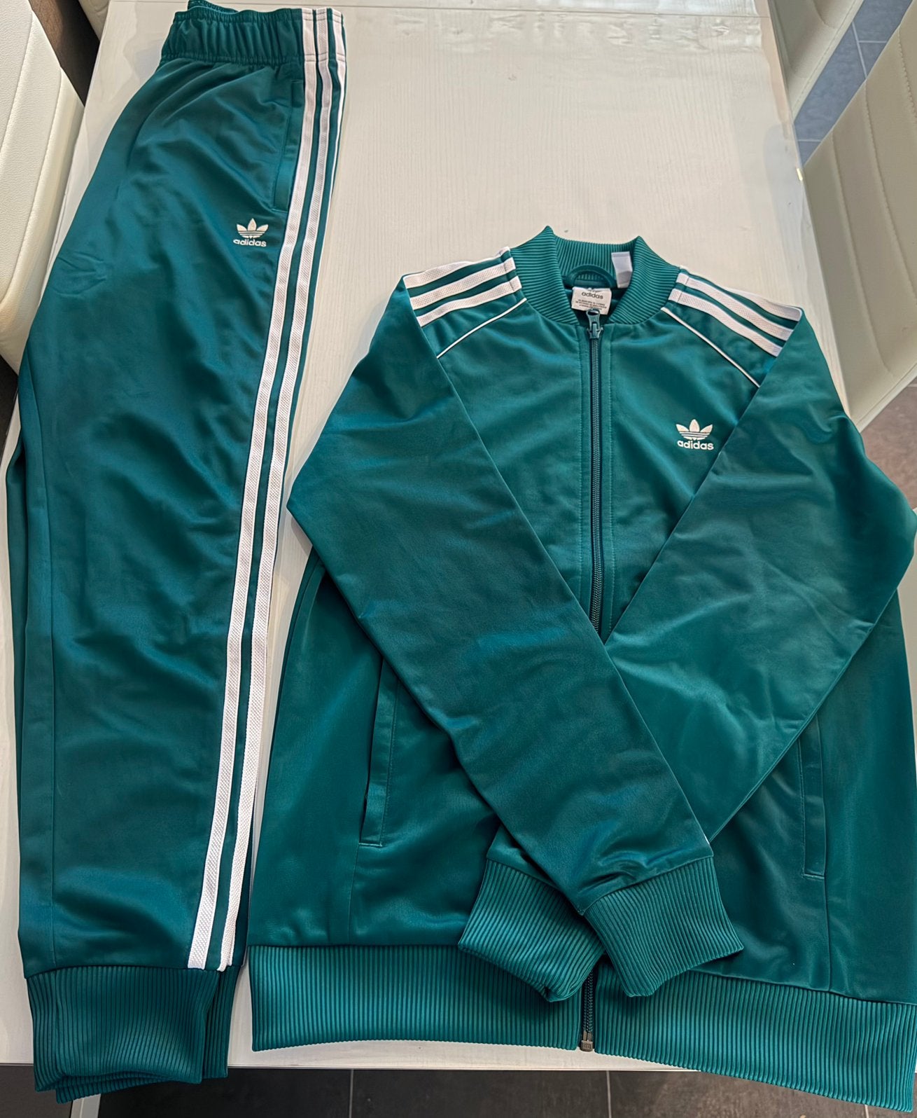 Jongens adidas trainingspak maat 164, Ophalen of Verzenden, Zo goed als nieuw, Jongen, Sport- of Zwemkleding