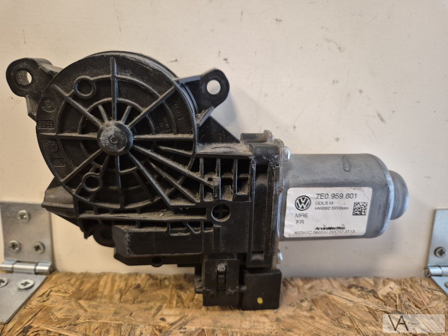 VW Transporter T5 / T6 2009 - 2020 raammotor links 7e0959801, Auto-onderdelen, Elektronica en Kabels, Gebruikt, -, Volkswagen