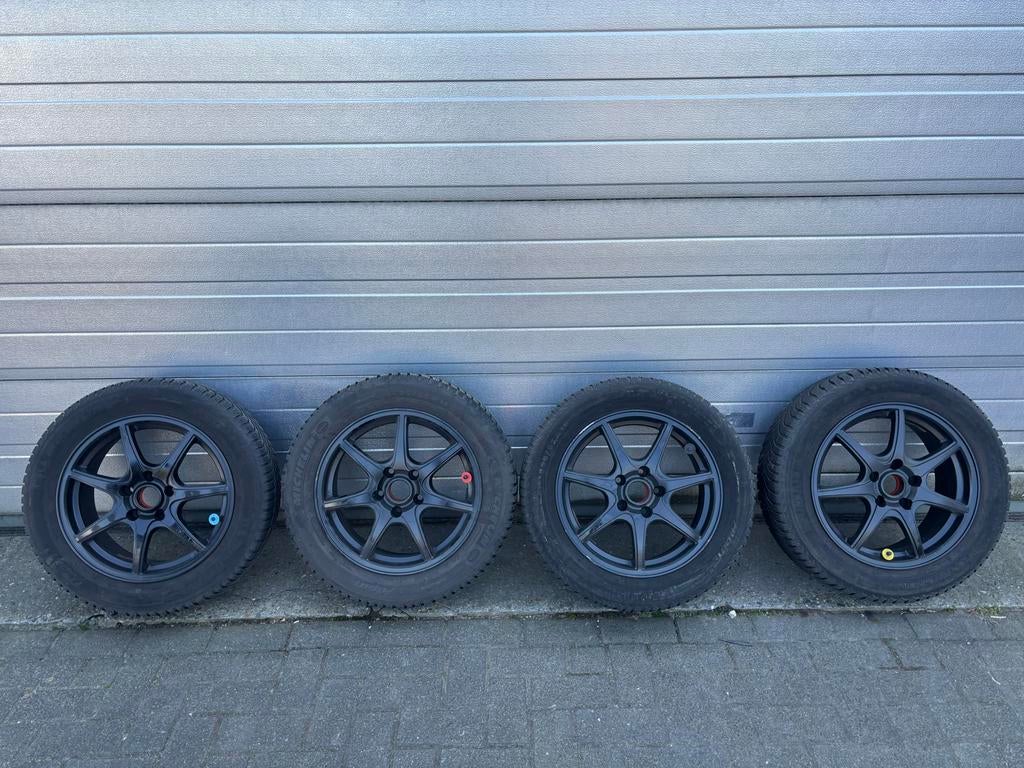 Zwarte 16 inch velgen met winterbanden 5x112, Ophalen, Gebruikt