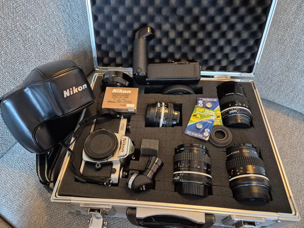 Nikon FE2 analoge set ZEER COMPLEET! IZGS!, Audio, Tv en Foto, Fotocamera's Analoog, Ophalen of Verzenden, Zo goed als nieuw, Spiegelreflex