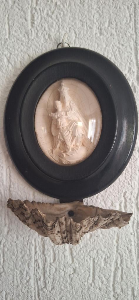 Maria schilderijtje met bakje, Ophalen