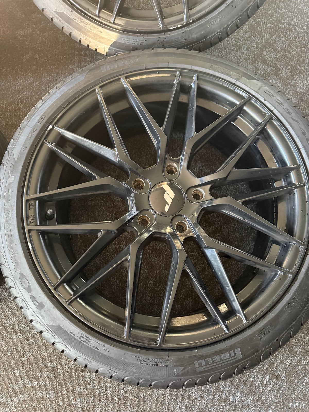 JR28 Gloss Black 18” velgen |nieuwe Pirelli- Vaste prijs!!!!, Ophalen, Zo goed als nieuw