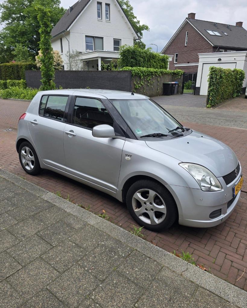 Suzuki Swift 1.5 5D 2005 Grijs nieuwe apk, Auto's, Suzuki, Voorwielaandrijving, 15 km/l, 40 €/maand, 4 cilinders