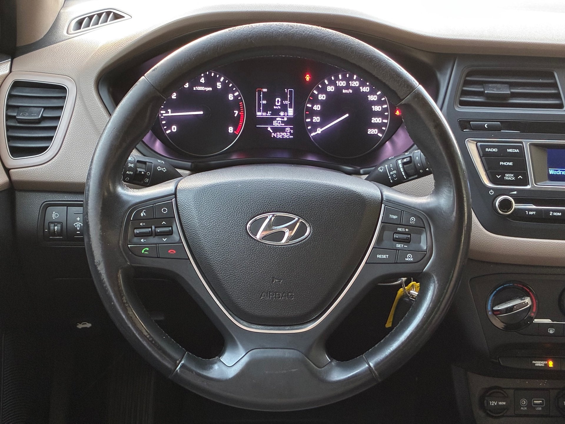 Hyundai I20 1.2 HP i-Motion Premium|1e Eigenaar|Airco|Cruise, Auto's, Voorwielaandrijving, Euro 6, 4 cilinders, Bruin