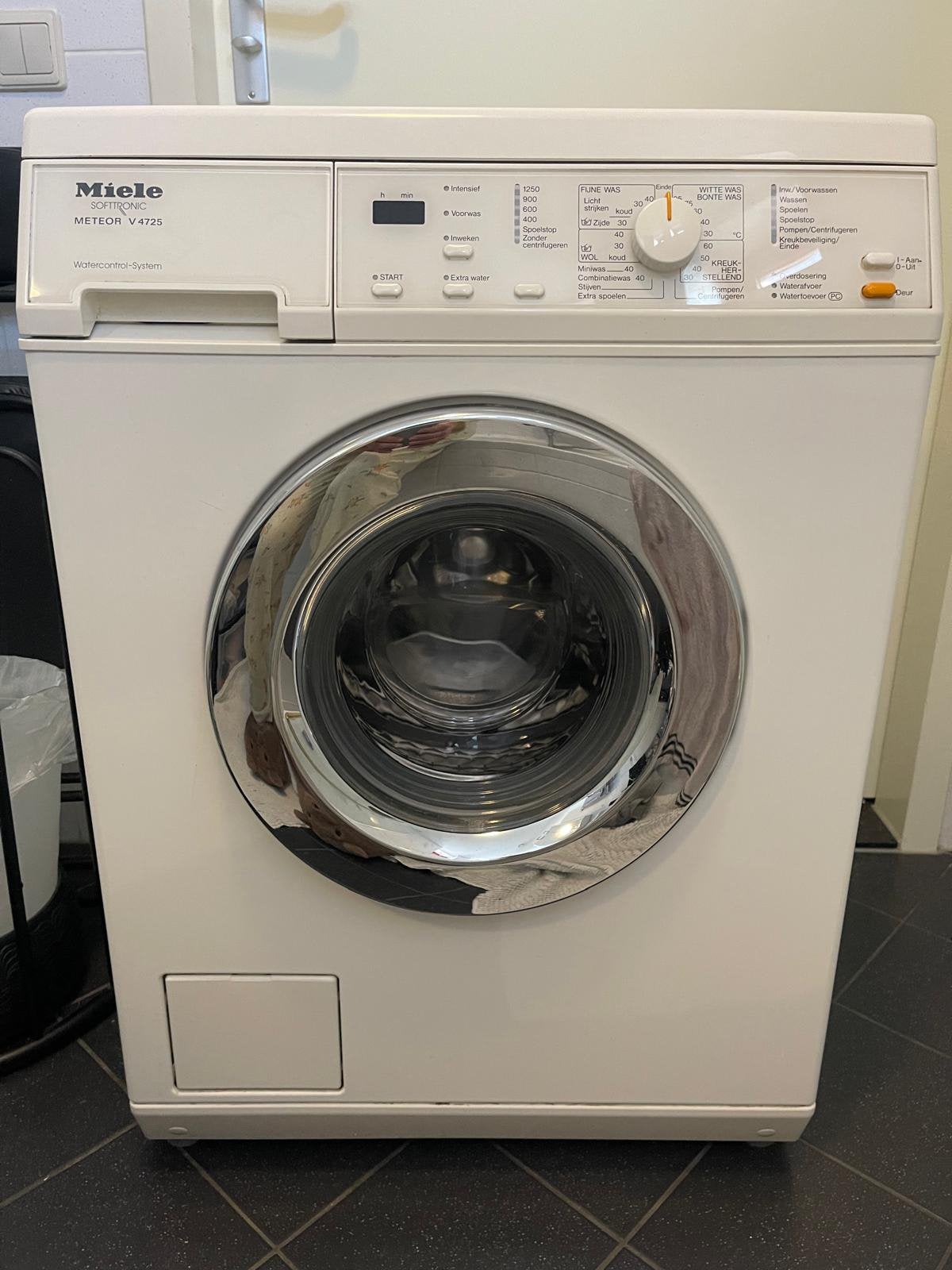 Miele Wasmachine – Meteor V4725 (5 kg), Ophalen, Zo goed als nieuw, 1200 tot 1600 toeren, 85 tot 90 cm