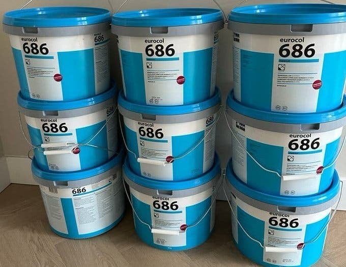 9 emmers Eurocol 686 tegellijm €35 per stuk, Doe-het-zelf en Verbouw, Ophalen, Overige materialen, Overige typen, Nieuw