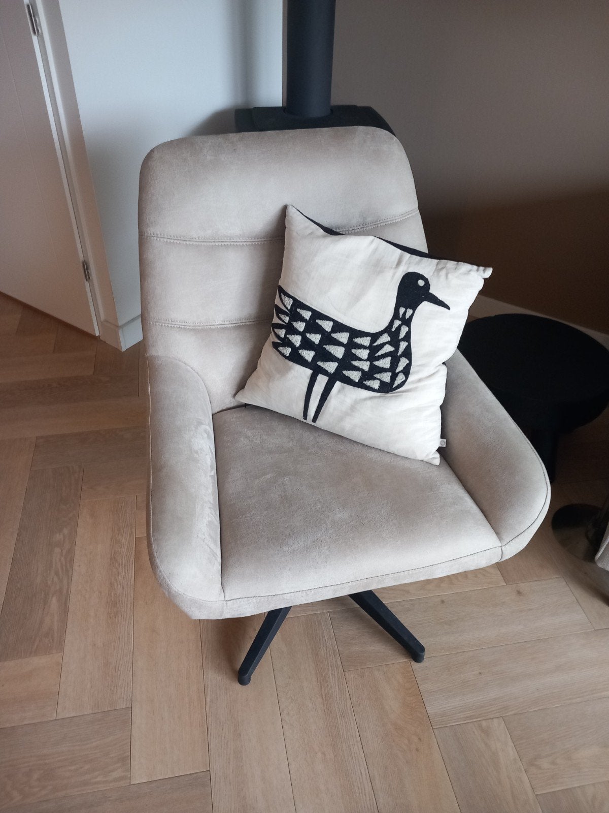 stoel beige fauteuil, Huis en Inrichting, Stof, Minder dan 75 cm, Ophalen of Verzenden, Zo goed als nieuw