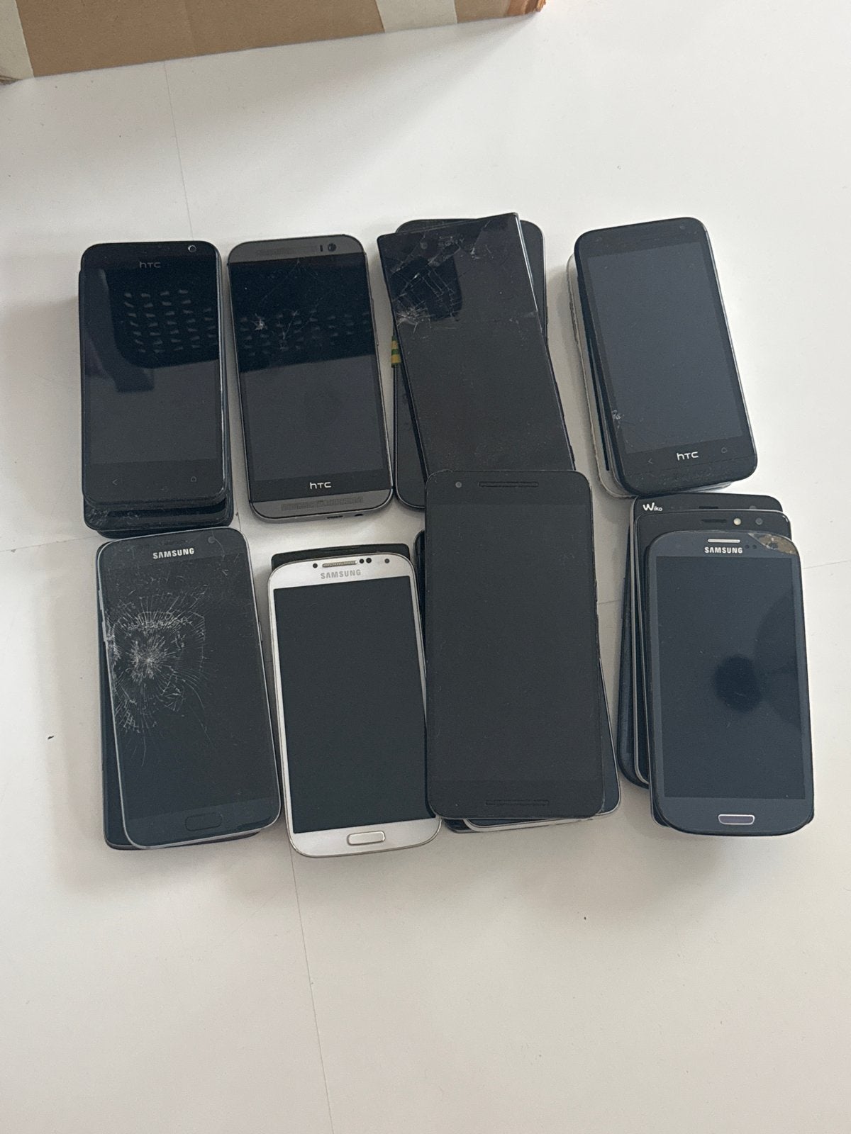 Partij van 37 ongeteste telefoons van diverse merken, Telecommunicatie, Ophalen of Verzenden, Niet werkend, Zonder abonnement