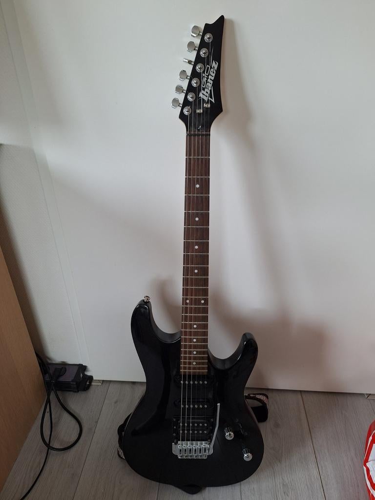 Ibanez gio gitaar, Muziek en Instrumenten, Snaarinstrumenten | Gitaren | Elektrisch, Ophalen, Gebruikt, Solid body, Ibanez