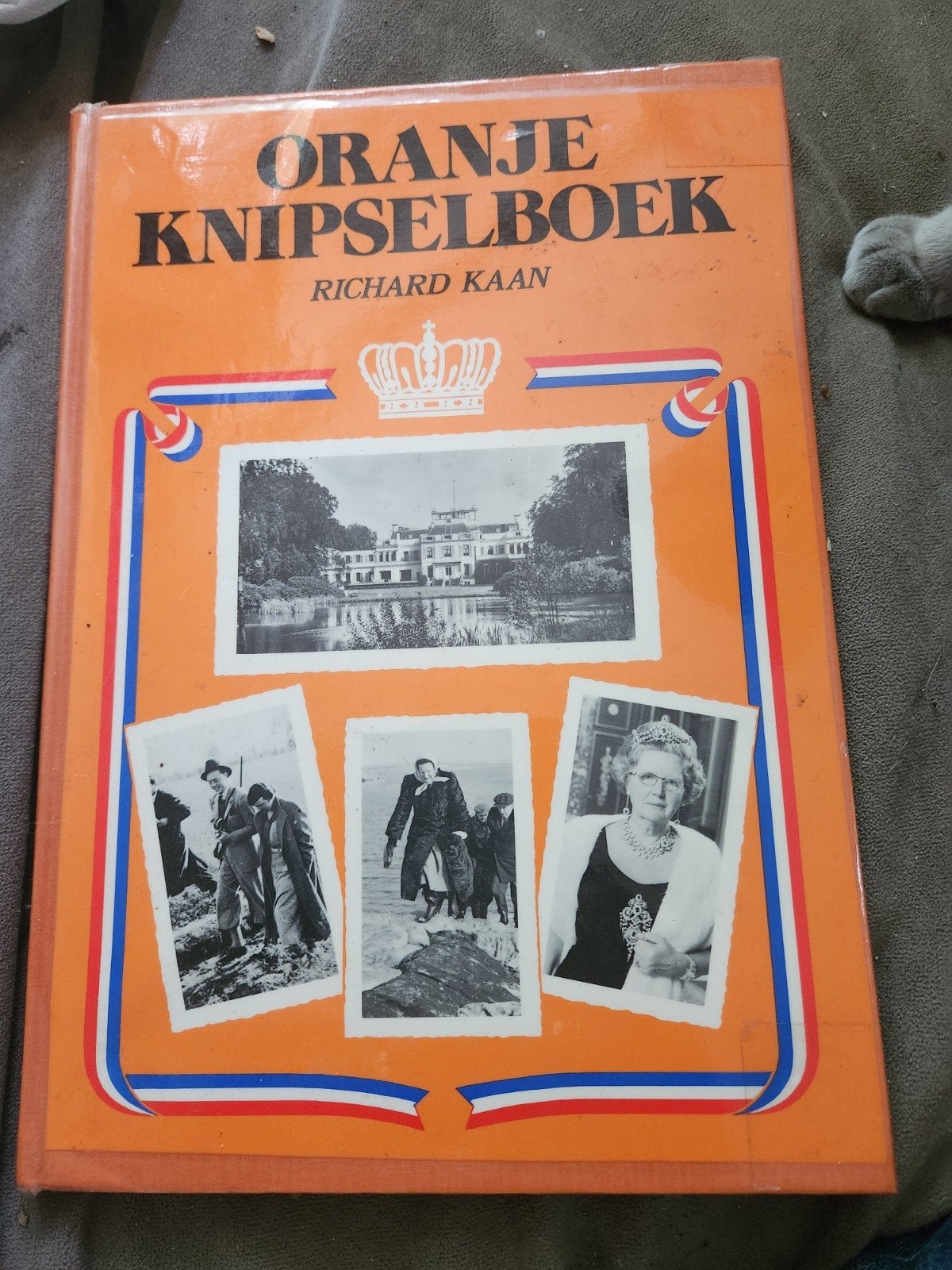 Oranje Knipselboek: Koninklijke Geschiedenis 1909-1979, Ophalen of Verzenden