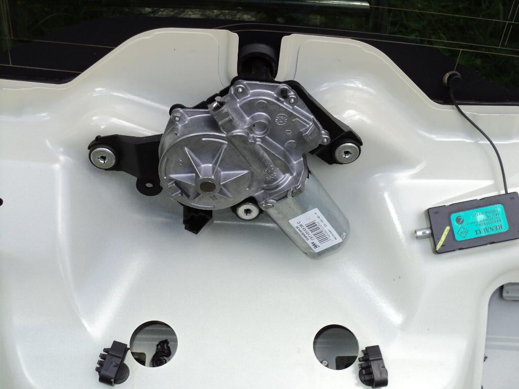 RUITENWISSER MOTOR VAN RENAULT CAPTUR + DIV DELEN v.d A-KLEP, Ophalen, Gebruikt, Renault