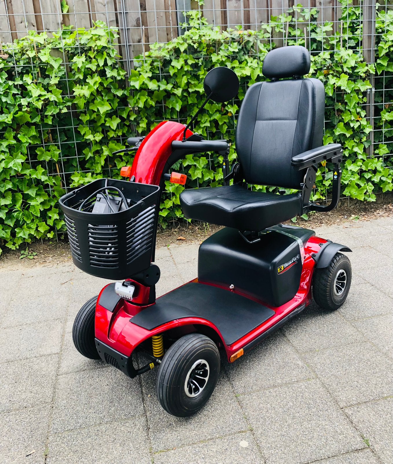 Scootmobiel Pride 4wiel in nette staat. Weinig gebruikt, Pride, 16 t/m 25 km, Ophalen of Verzenden, Zo goed als nieuw