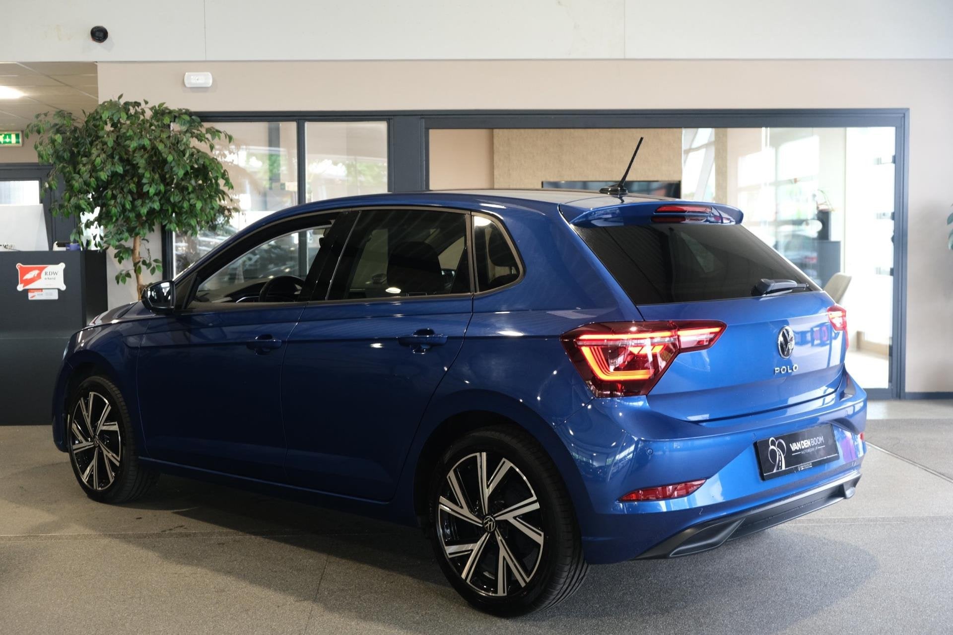 Volkswagen Polo 1.0 TSI Style DSG 95PK Navi ACC CAM IQ LED P, Stof, Gebruikt, Zwart, 95 pk