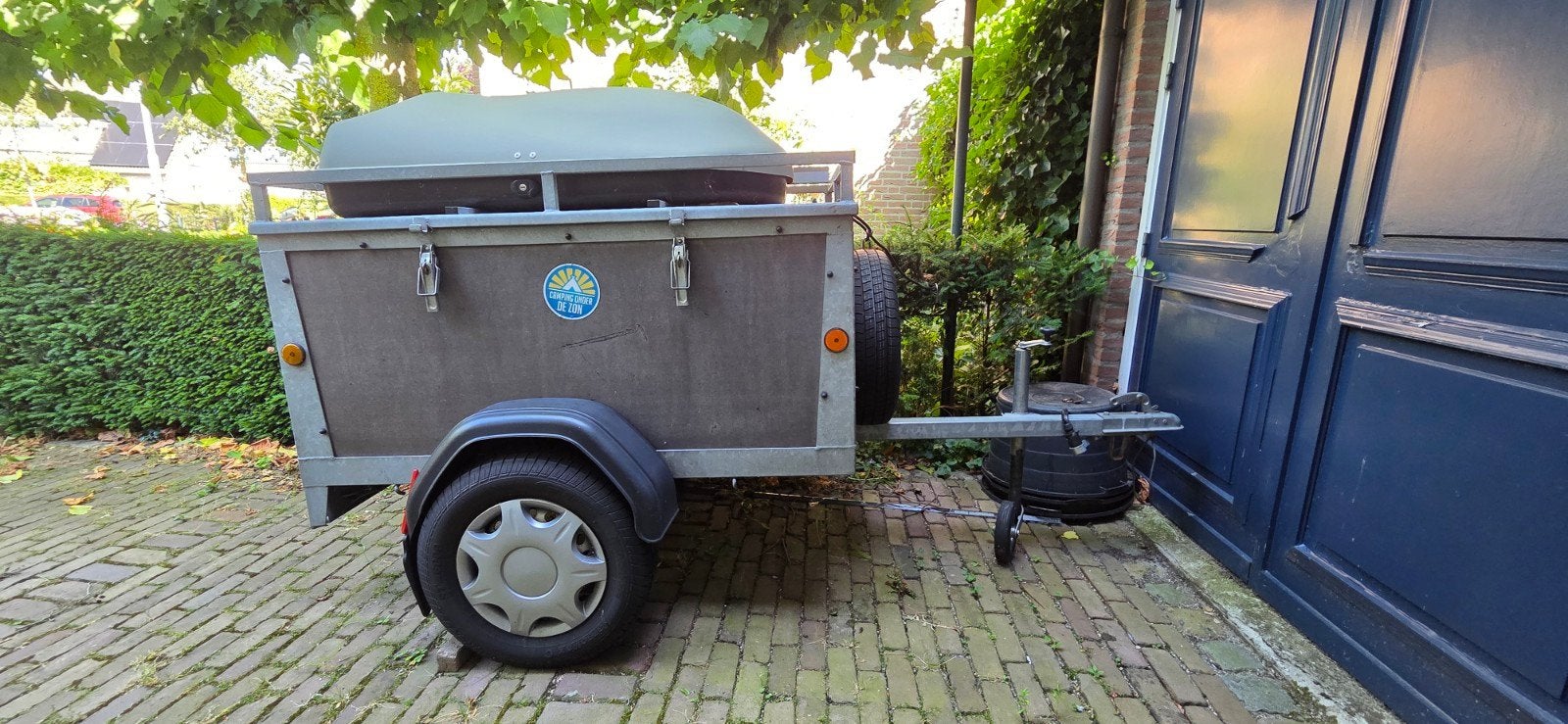 Aanhanger met dakkoffer en reservewiel, Ophalen, Gebruikt