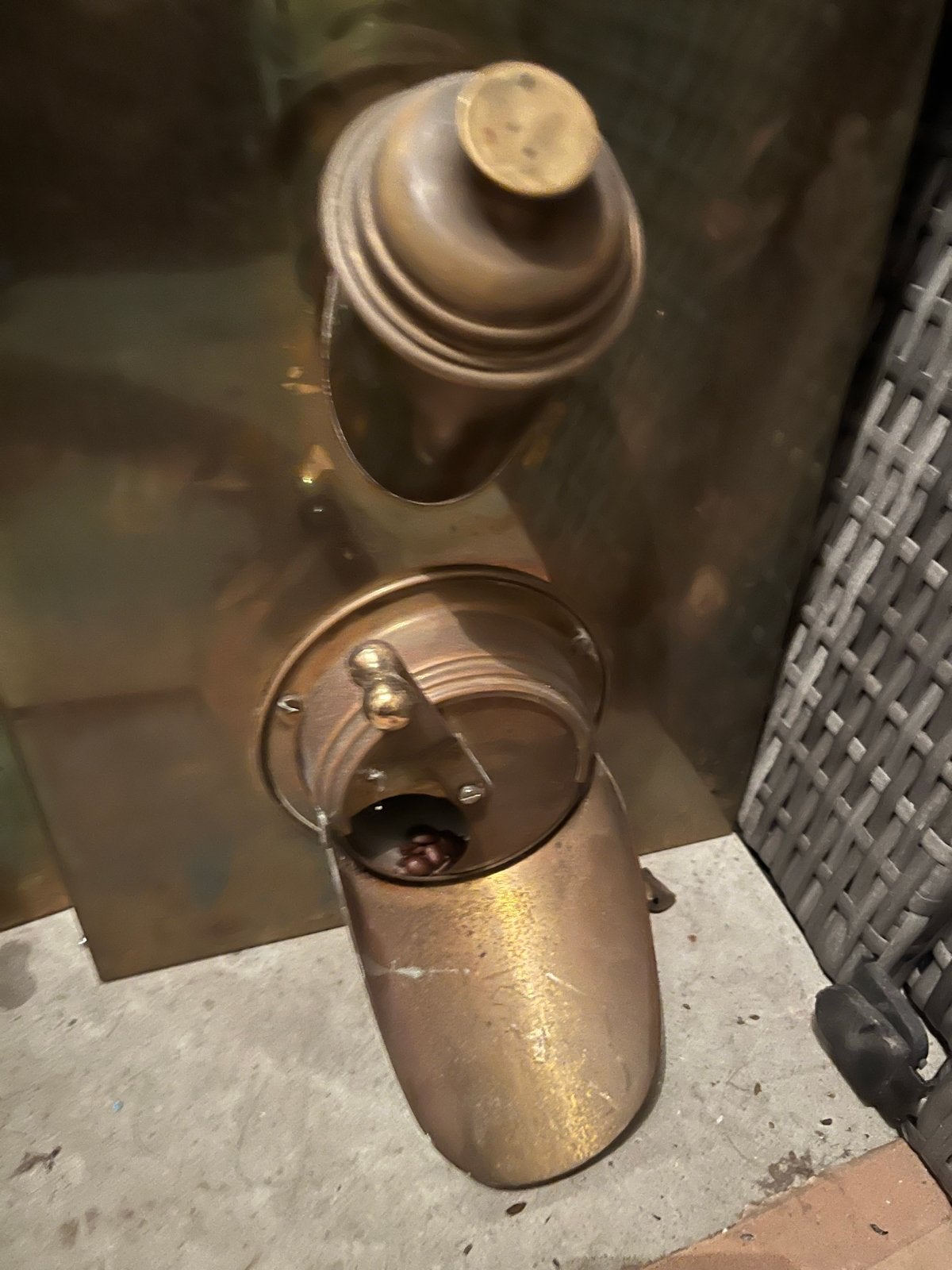 Antieke koperen koffiebonen dispensers (set van 2), Ophalen