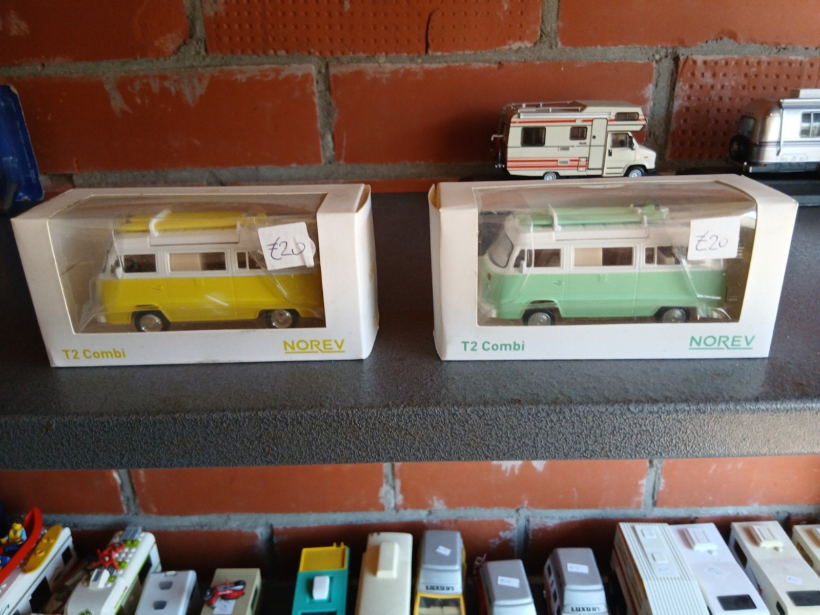 2x Volkswagen T2 Camper 1:43 - Nieuw in doos, Hobby en Vrije tijd, Modelauto's | 1:43, Ophalen of Verzenden, Nieuw, Auto, Overige merken