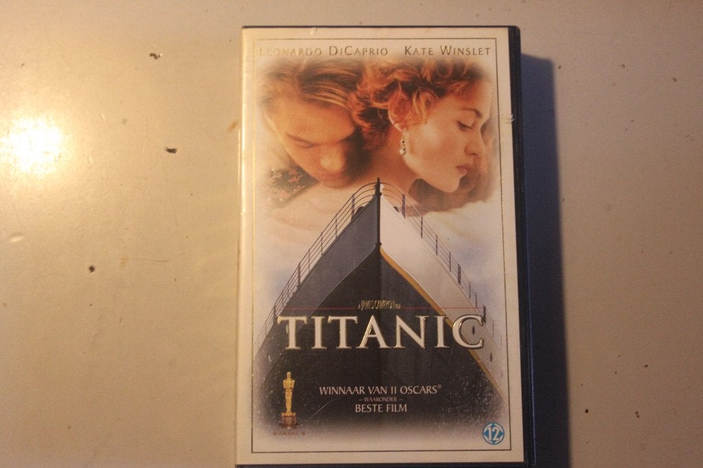 800x - vhs - titanic, Alle leeftijden, Ophalen of Verzenden, Gebruikt, Komedie