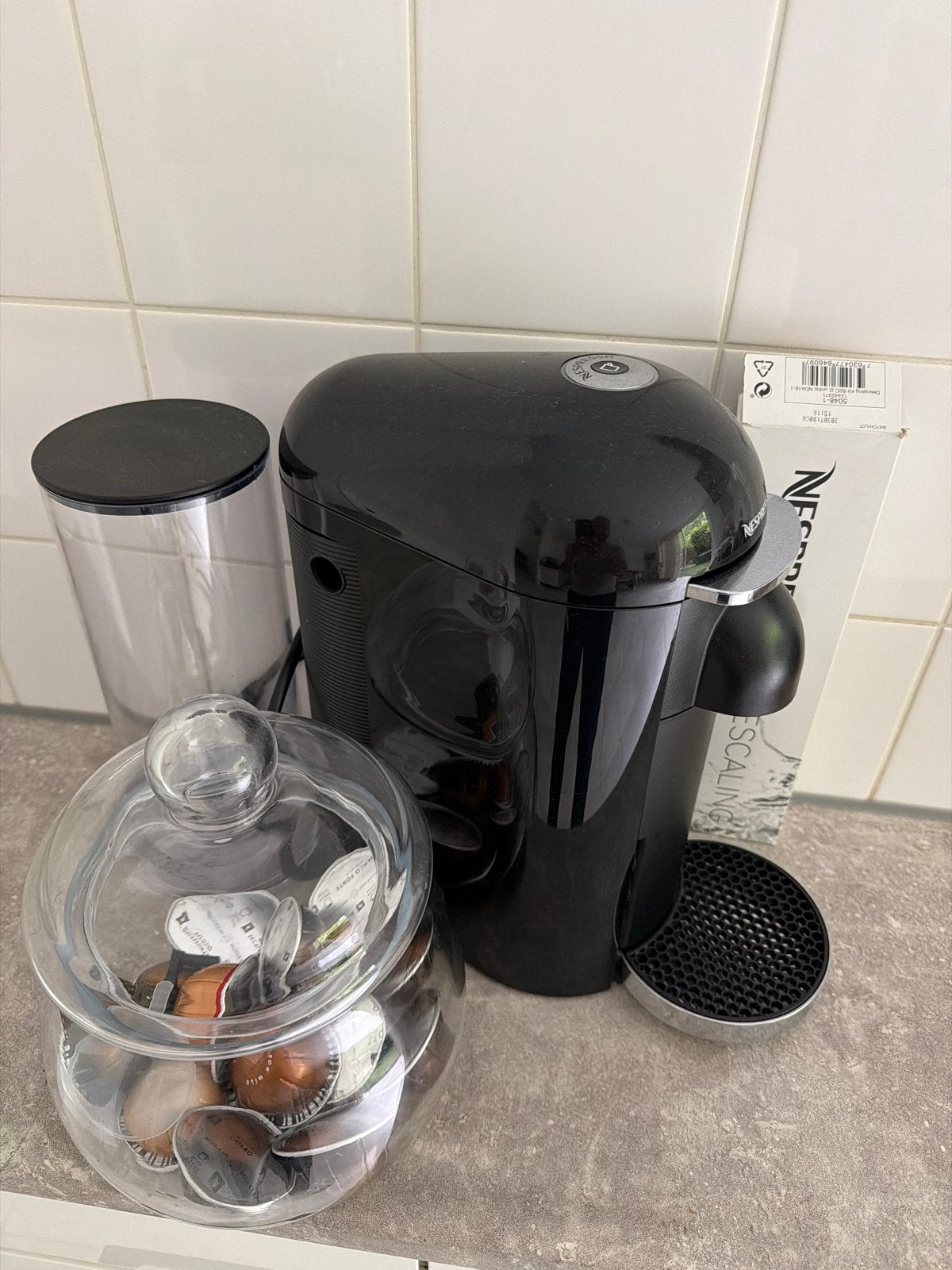 Nespresso machine zo goed als nieuw, incl. cups en descaling, Witgoed en Apparatuur, Koffiezetapparaten, Ophalen, Koffiepads en cups