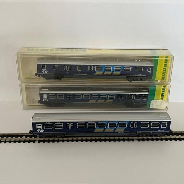 Minitrix NS 2x Rijtuig Plan E en 1x Restauratie Rijtuig, Gelijkstroom, Trix, Wagon, Ophalen of Verzenden