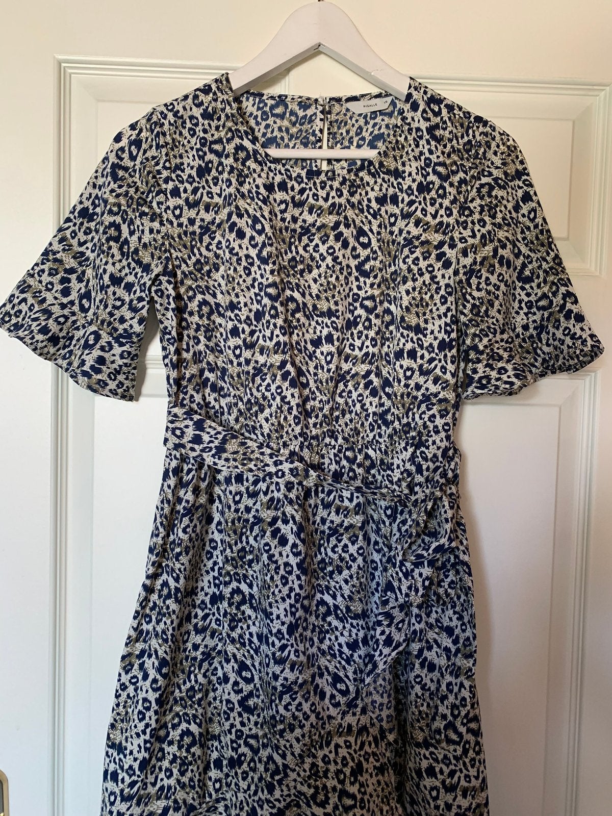 Pigalle blauw/gouden panter jurkje maat xs, Kleding | Dames, Jurken, Blauw, Pigalle, Ophalen of Verzenden, Zo goed als nieuw