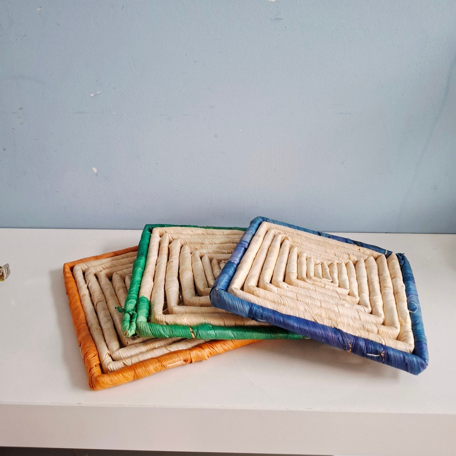 Set van 3 kleurrijke onderzetters van natuurlijke vezels, Huis en Inrichting, Woonaccessoires | Onderzetters, Ophalen of Verzenden