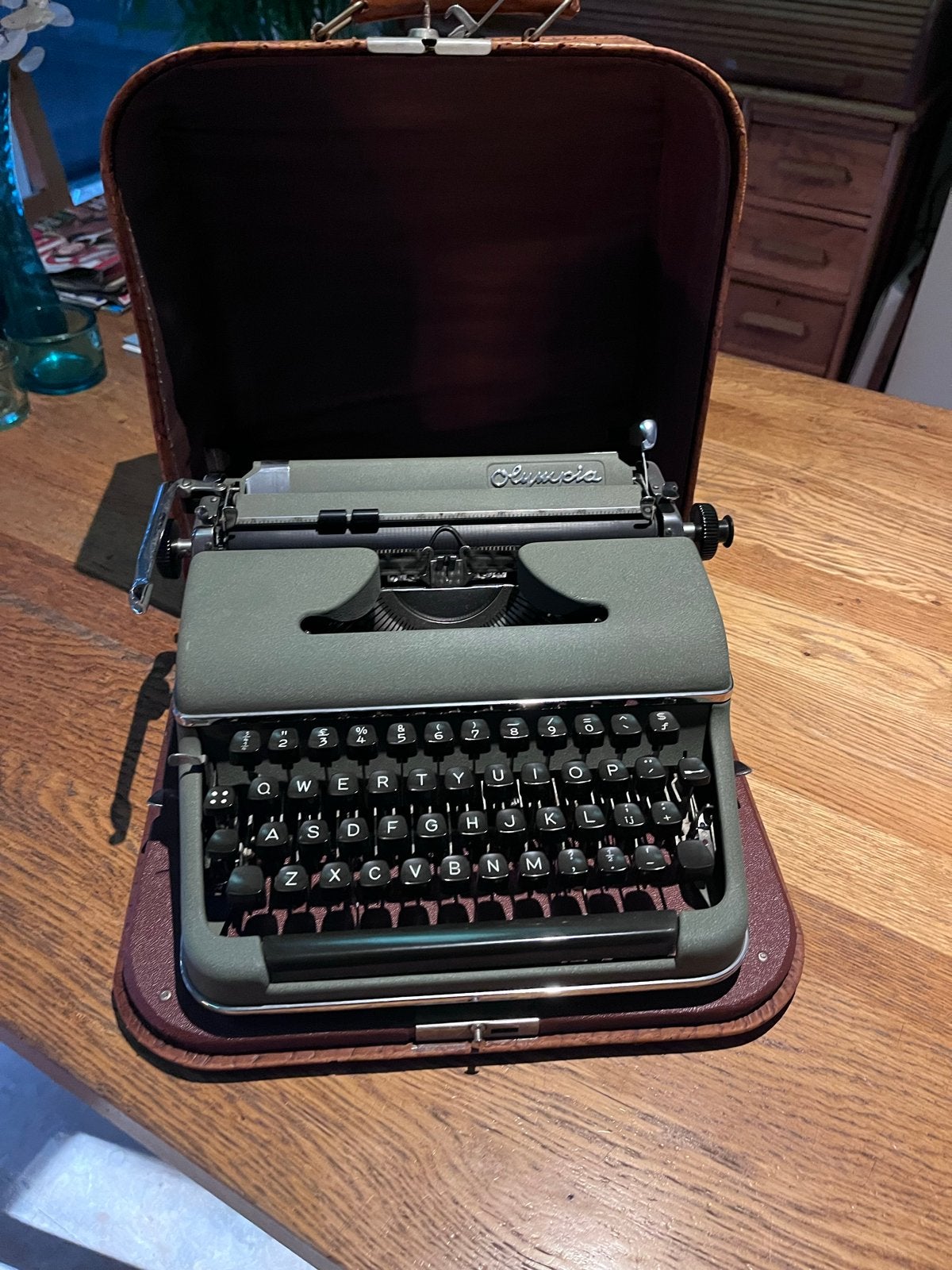 Olympia typmachine, Diversen, Ophalen