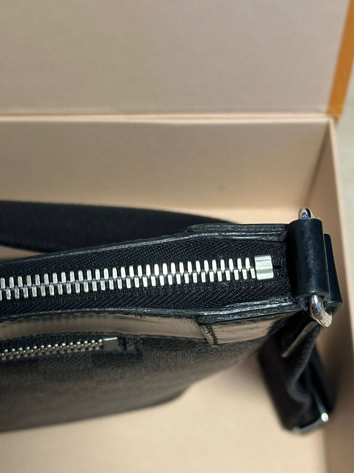 Louis Vuitton Messenger Damier Graphite Mick PM, Ophalen, Zo goed als nieuw