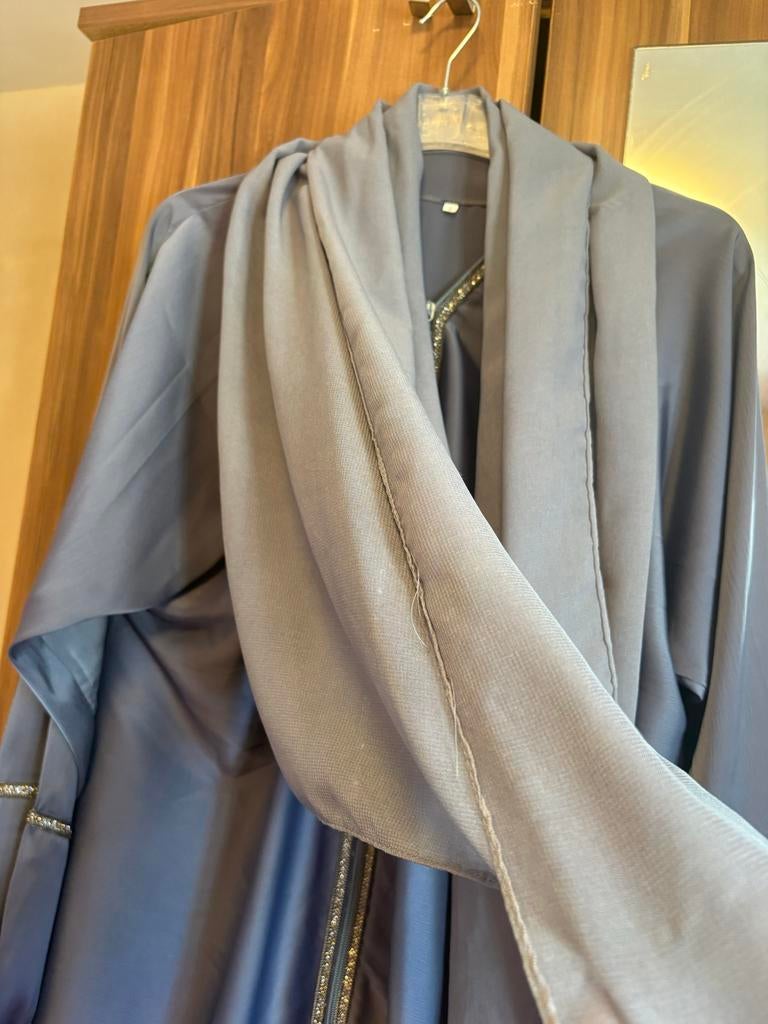 Lila Abaya uit Mekka - Helemaal Nieuw, Ophalen of Verzenden, Nieuw, Maat 42/44 (L), Paars