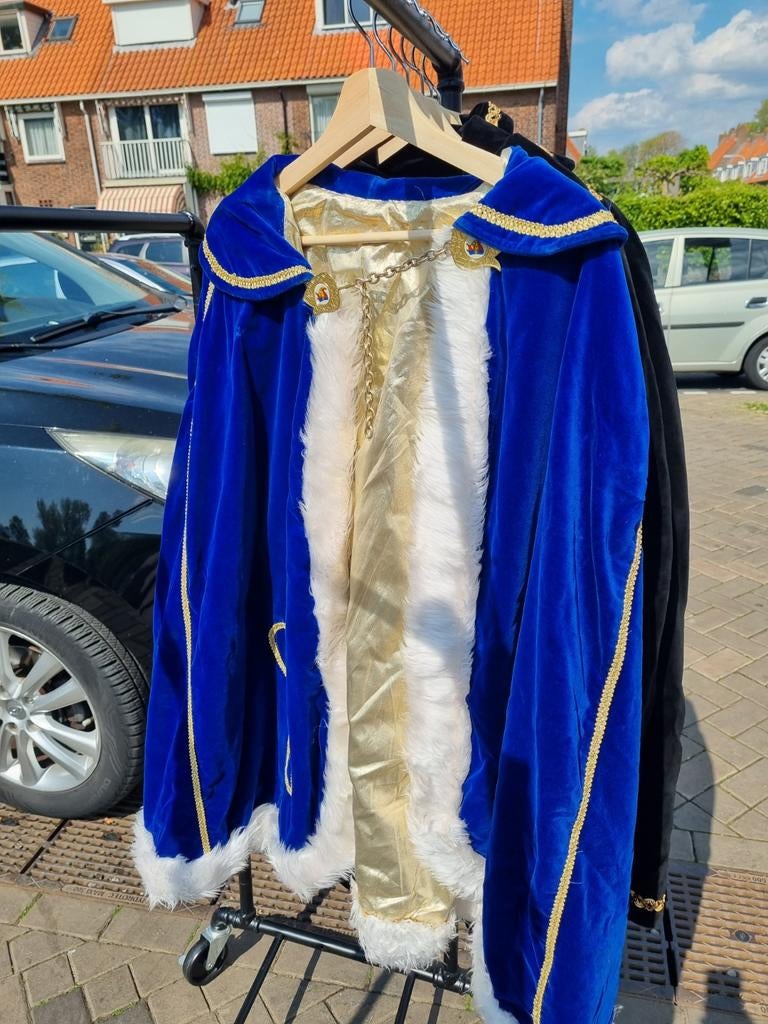 Carnaval capes, Ophalen, Zo goed als nieuw