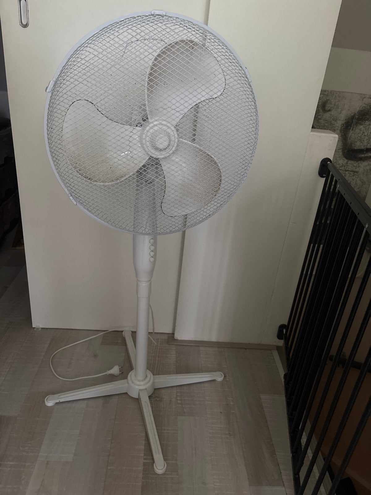 Witte staande ventilator - Zelf schoonmaken, Witgoed en Apparatuur, Ventilatoren, Ophalen of Verzenden, Gebruikt, Statiefventilator