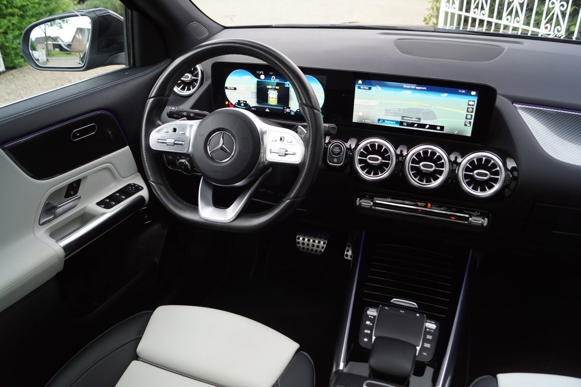 Mercedes-Benz GLA-klasse 250 4MATIC AMG Line Autom Panodak L, Auto's, Dealer onderhouden, Gebruikt, 4 cilinders, 2000 kg